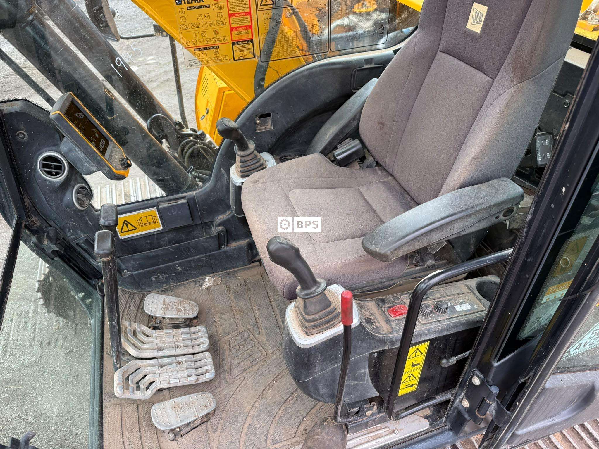 JCB JS131 LC Plus - Image 8